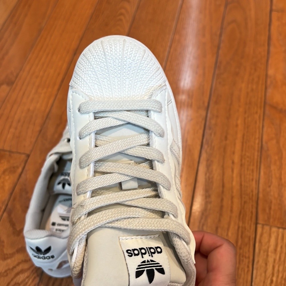 NWOT women’s adidas superstar sneaker size 6.5 - Picture 2 of 7